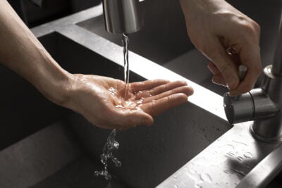 Cerrarr el grifo para reducir tu consumo de agua