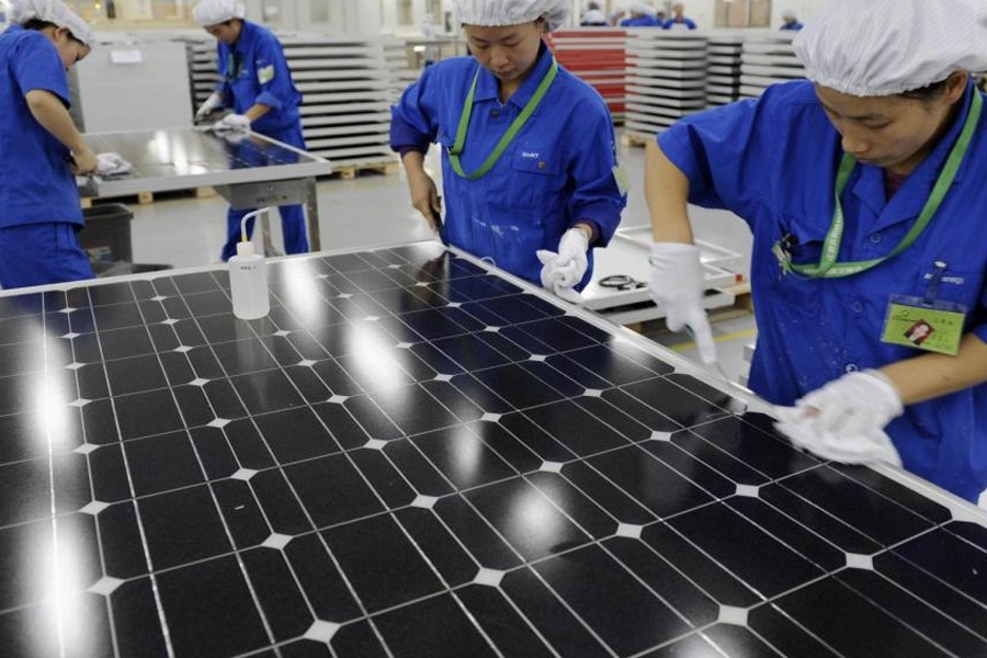 Estados Unidos alerta por tecnología secreta detectada en equipos solares chinos Panel solar de fabricación china